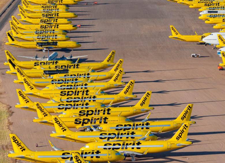 Decenas de aviones Airbus de Spirit Airlines fueron almacenados en aeropuertos del desierto de Arizona tras el cierre de operaciones. FOTO REDES SOCIALES