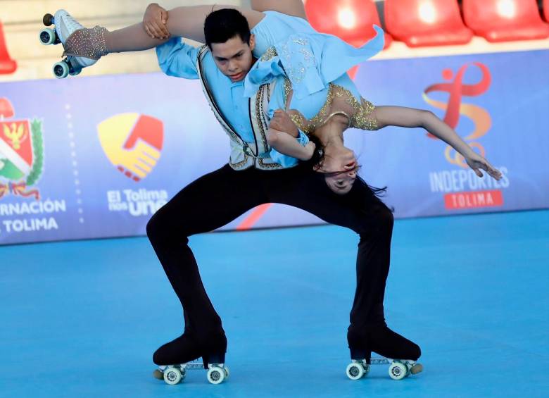 María Paula Pérez y Jeshua Folleco. FOTO @FEDEPATÍN
