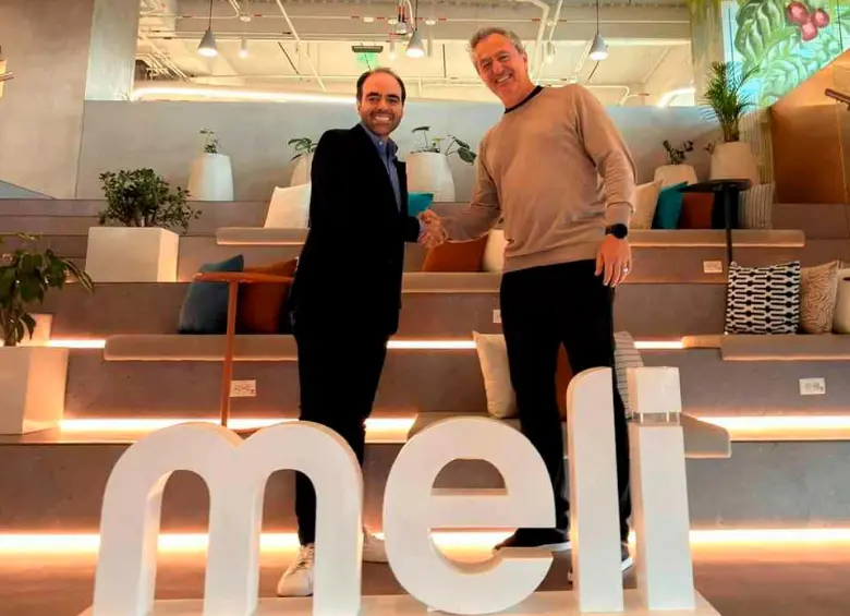 Doménico Barbato, de Mercado Libre, y Renato Banhara, de Unilever, destacaron la alianza para impulsar el consumo masivo en el canal digital. FOTO: CORTESÍA