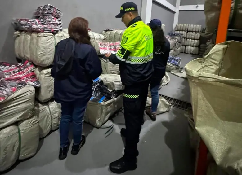 Imagen del operativo de la Dian que derivó en millonarias aprehensiones. FOTO CORTESÍA DIAN