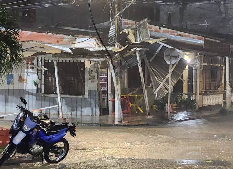 Así quedó uno de los negocios de la zona afectados por el temporal. FOTO: Cortesía Turbo TV