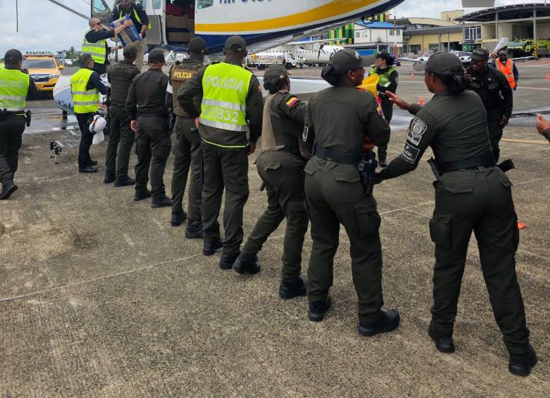 El hidroavión sirvió para llevar ayuda a las víctimas del terremoto del 10 de agosto en Chocó. Foto: cortesía.