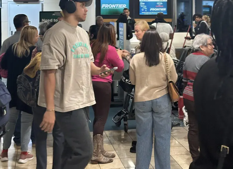 Vuelos desde y hacia Puerto Rico están cancelados hasta nuevo aviso por cierre del espacio aéreo. FOTO: @JorgeAgobian.