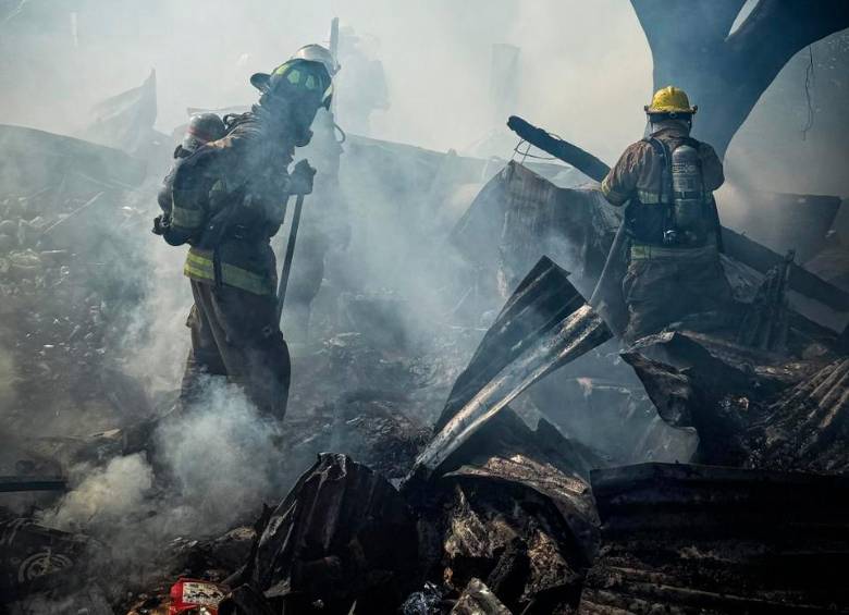 El incendio en la bodega de reciclaje del sector, dos días después del aplazamiento del operativo, borró las evidencias que se iban a recolectar. FOTO: CORTESÍA DE ALCALDÍA.