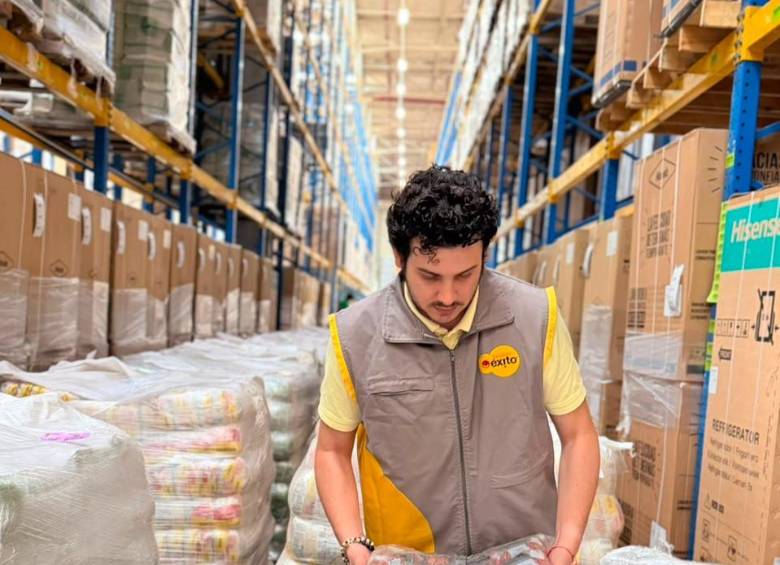 Grupo Éxito y Fundación Éxito han trabajado para llevar paquetes alimentarios a las zonas más afectadas, ya se están entregando cerca de 9.500, al mismo número de familias y serán más, porque esto es un tema de largo aliento.