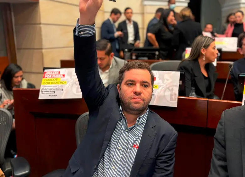 “Gobierno Petro quiere repetir la dictadura fiscal este año”, senador Enrique Cabrales