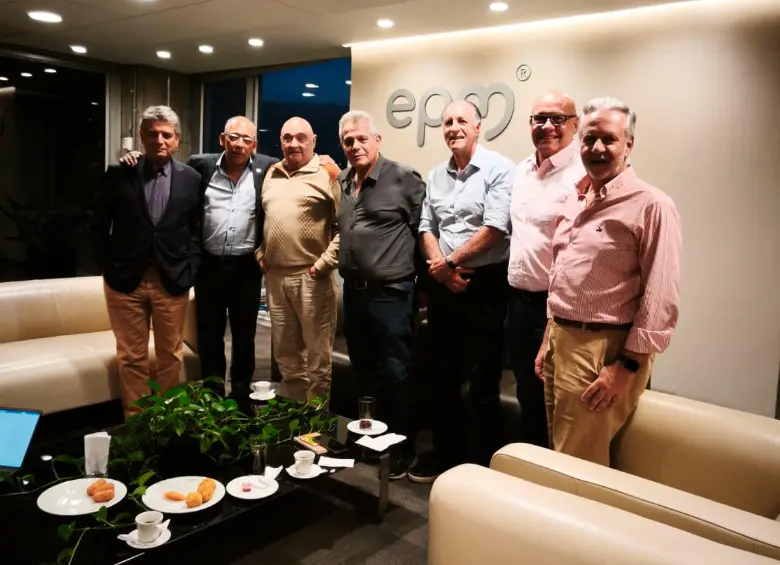 Este es el grupo asesor del DIM que intenta dar luces para salir de la crisis: Gustavo Jiménez, Javier Vergara, Diego Uribe, Julio Roberto Gómez, John Maya, Carlos Alberto Palacio e Iván Darío Restrepo. FOTO CORTESÍA 