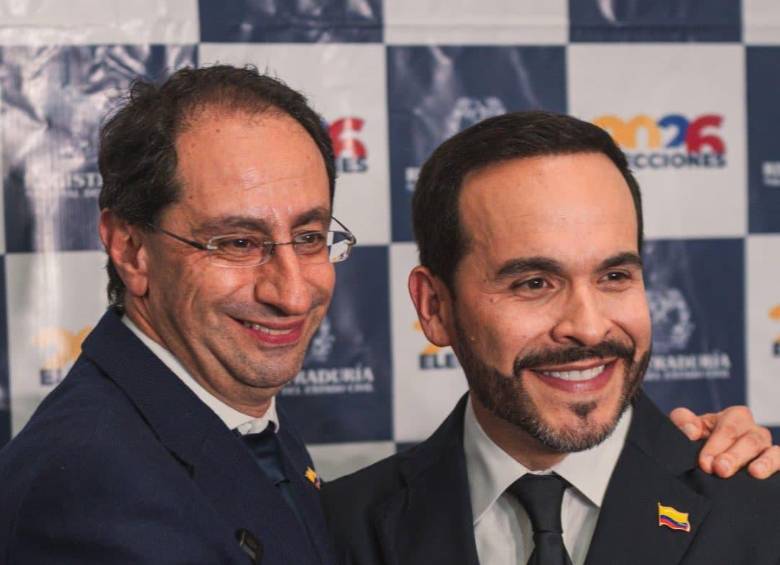 Abelardo de la Espriella en la inscripción de la candidatura junto a José Manuel Restrepo. Foto: Redes sociales.