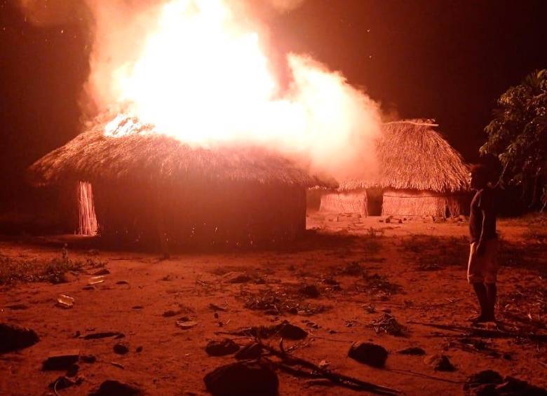 Incendio del Ungumas y Ushuy, centros sagrados para los indígenas del pueblo Wiwa en La Guajira. FOTO cortesía.