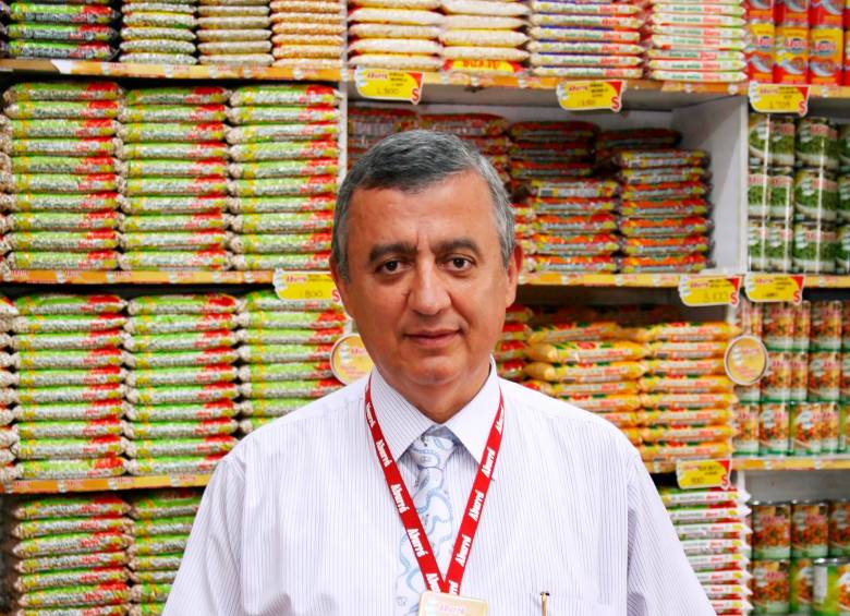 Darío Alzate Medina fundó Aburrá en 1985 en la Mayorista y en 2020 se llevó su planta empaquetadora para La Estrella (Antioquia). Su compañía importa desde 13 países del mundo. FOTO Archivo El Colombiano