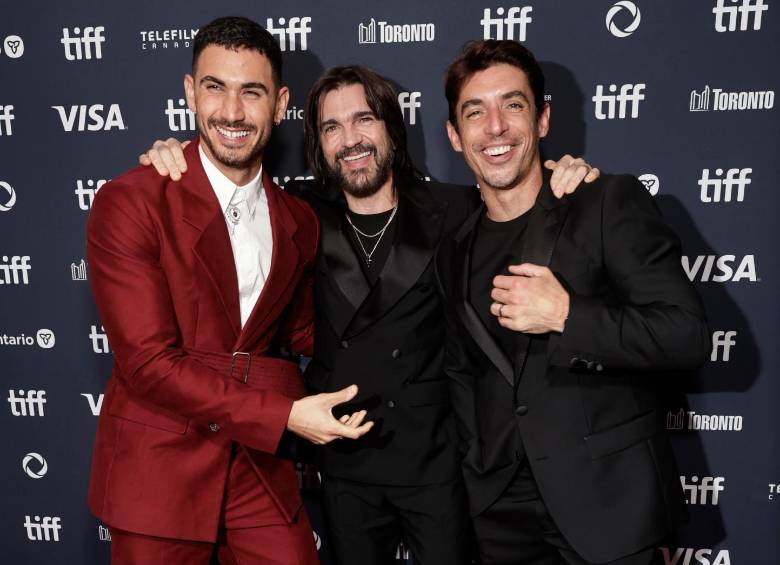 De izquierda a derecha: Alejandro Speitzer, Juanes y Alberto Guerra, protagonistas de Pimpinero: sangre y gasolina. FOTO Cortesía Prime Video