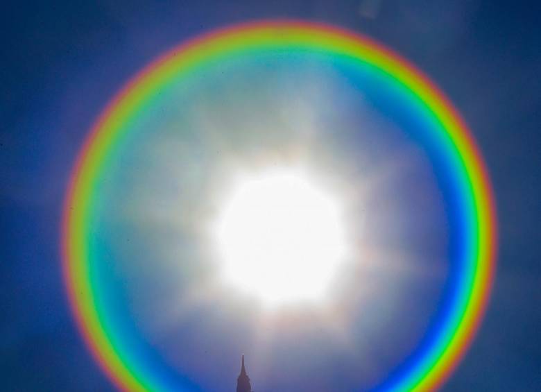 Los halos no son solo solares, también pueden ser lunares. Un círculo perfecto que rodea la Luna. FOTO: Jaime Pérez