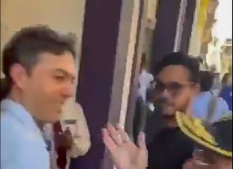 En Cartagena, un ciudadano increpa a Daniel Quintero y le grita que se vaya de la ciudad. FOTO tomada de video