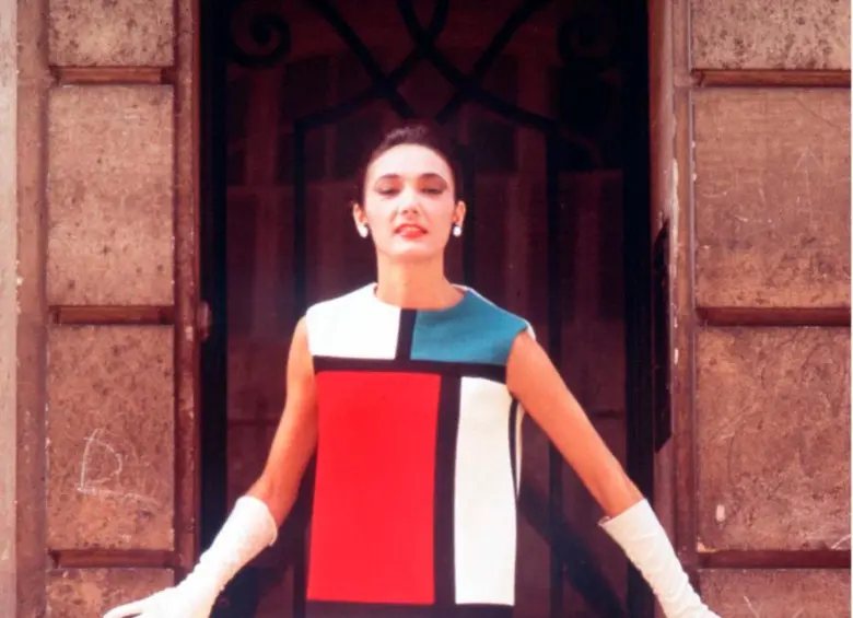 Este es el uno de los vestidos de Saint Lauren inspirados en Mondrian. FOTO: Museo Yves Saint Laurent.