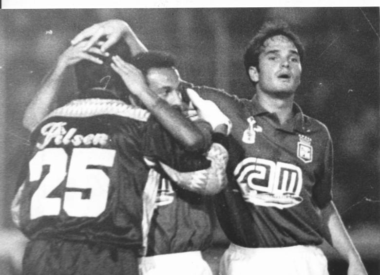 Ómar Franco, Diego Osorio y Víctor Marulanda, jugadores de Nacional en 1993. FOTO ARCHIVO EL COLOMBIANO