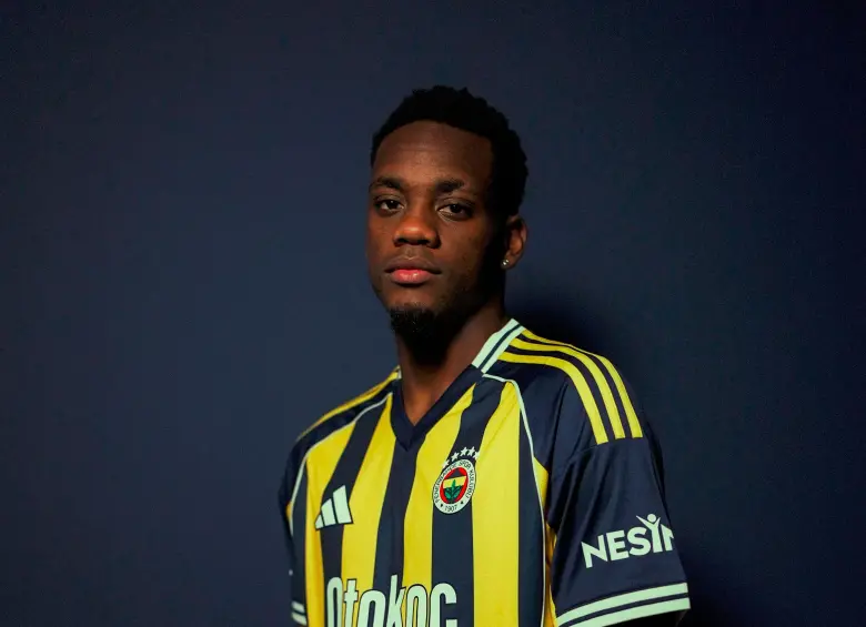 Jhon Jáder Durán vistiendo su nueva camiseta. FOTO @Fenerbahce