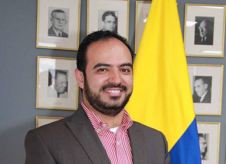 Carlos Andrés Dussán Salas, quien trabajaba en Mintrabajo será investigado por presunto acoso sexual. FOTO: Twitter 