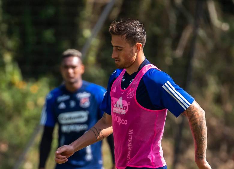 El defensa central uruguayo José Aja tendrá un partido especial ante Santa Fe. Visita al equipo del que fue capitán en 2023. FOTO: JAIME PÉREZ