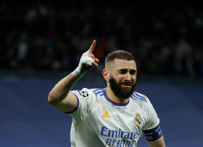 Karim Benzema es en la actualidad la gran figura del Real Madrid, que espera tener en él al hombre gol ante el City. FOTO efe 