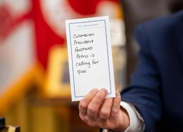 El teléfono especial, pruebas previas y línea segura: la logística de la llamada Petro-Trump 