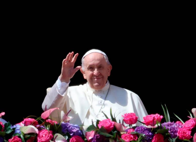 El Papa Francisco en su tradicional mensaje al mundo tras la misa del Domingo de Resurrección. Foto Getty