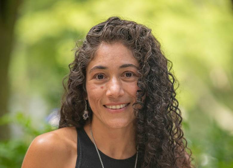 Marita Lopera estudió teatro en la Escuela Popular de Artes, es maestra en Literatura, realizadora de radio y profesora. La vida fue hace mucho es su primera novela. FOTO carlos velásquez