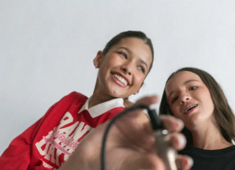 Descomunal y Yoyo Jeans se unen para impulsar el talento de las mujeres en la industria de la música