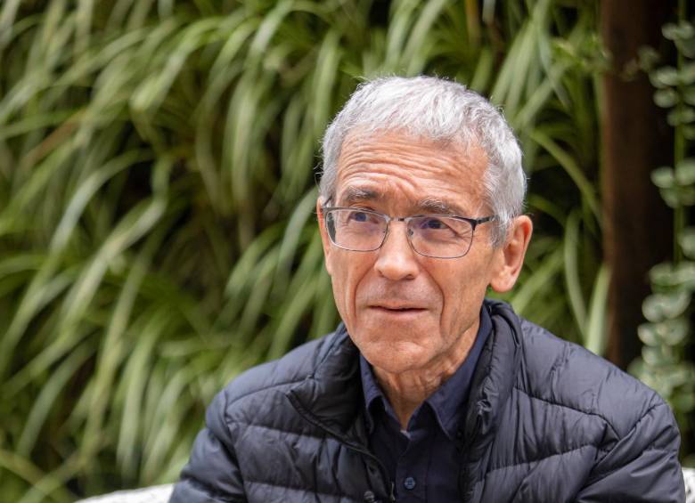 El padre Francisco de Roux es el presidente de la Comisión de la Verdad, una entidad que surgió del Acuerdo de Paz para investigar y narrar más de 50 años de guerra. FOTO Carlos Velásquez