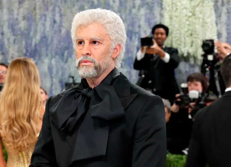 Aunque no lo crea, él es Bad Bunny en una versión envejecida de sí mismo para lal Met Gala 2026. FOTO Getty