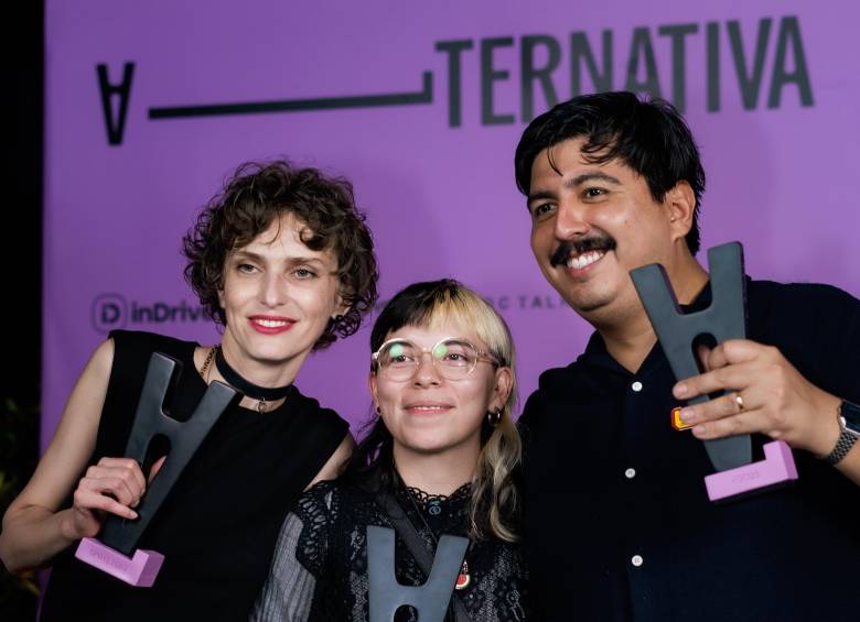 De izquierda a derecha: Ketevan Vashagashvili ganadora de Spotlight; Lau Charles, ganadora de cortometraje; y Augusto Zegarra, ganador de Focus. Fotos: Gabriel Aponte/Getty Images for Alternativa Film Festival.
