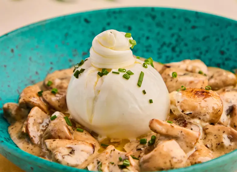 La Burrata Trufada se elabora con la trufa: un tubérculo que se elabora en salsa o cremas y crea el sabor a tartufa. Foto: Cortesía.