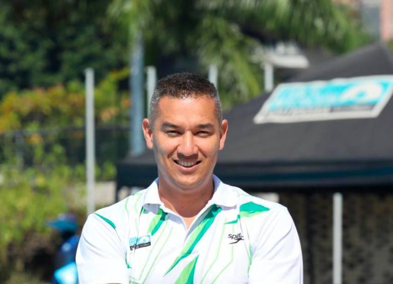 César Delgado sigue recogiendo frutos a su abor como entrenador de natación. Espera lograr la clasificación a los Juegos Olímpicos de Los Ángeles-2028 con varios deportistas. FOTO CORTESÍA