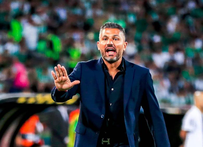 El técnico de Nacional, Javier Gandolfi, ya conoce los rivales de la fase de grupos de la Copa Libertadores y desde ya deberá trabajar en la estrategia para enfrentarlos. FOTO JAIME PÉREZ