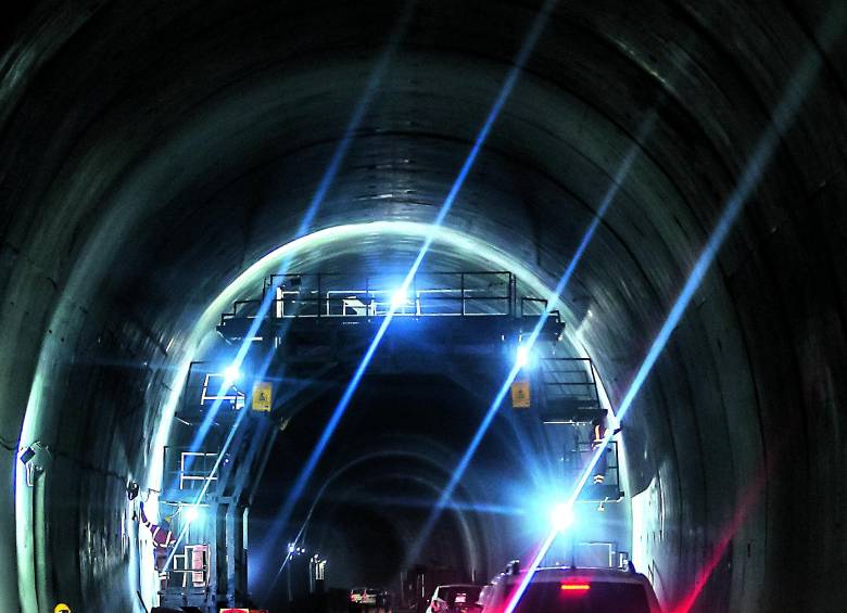 Fotografías de recorrido de revestimiento del túnel del Toyo. Y Antioquia asumió tramo pendiente. Túnel Guillermo Gaviria. FOTO Andrés Camilo Suárez Echeverry.