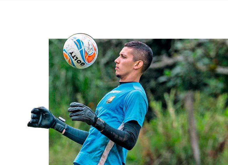 El arquero, nacido en Bello, jugó en el Atlético en Cali la temporada 2014 y en 2016 fue su debut con Águilas Doradas. Se formó en las divisiones menores del Medellín. FOTO jaime pérez 