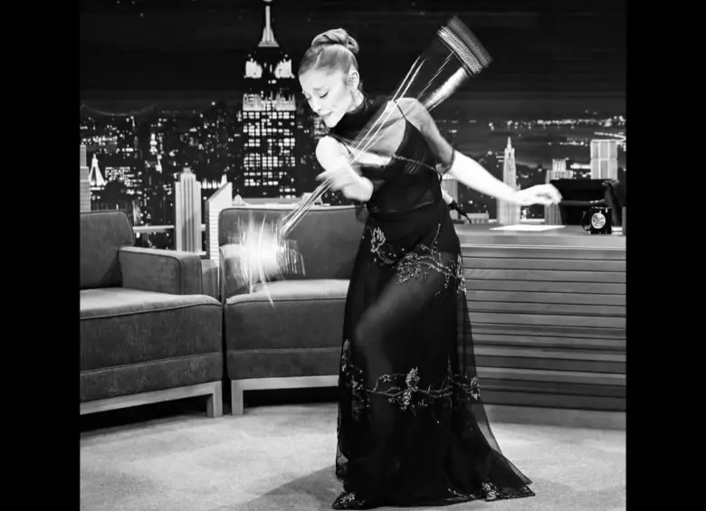 Ariana Grande confirmó que dio positivo par Covid-19. FOTO: redes sociales.