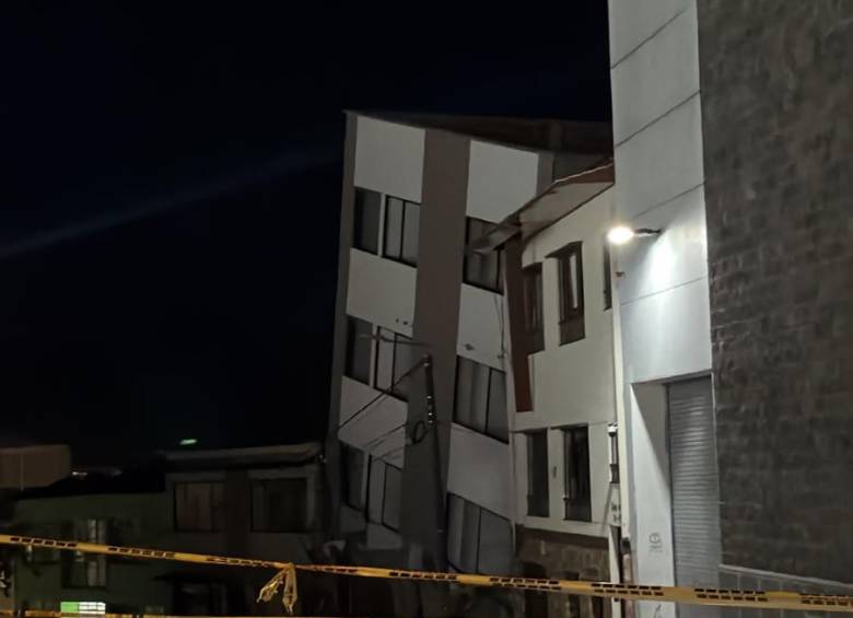 Así quedó uno de los edificios en Manizales tras el temblor de este lunes 10 de agosto en Colombia. FOTO: CORTESÍA CIUDADANA