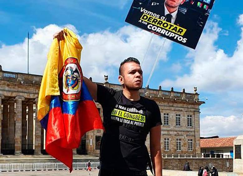 Jota Pe Hernández tiene contra las cuerdas a los congresistas. Lidera un proyecto para bajarse el sueldo. A la derecha (parte superior) el decreto firmado por Iván Duque con el último ajuste al sueldo de los congresistas. FOTOs cortesía