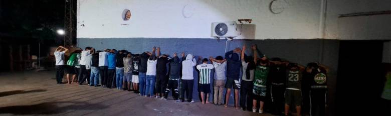 Barristas de Nacional fueron detenidos con armas y drogas en Paraguay