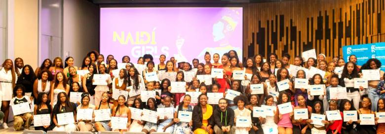 Este sábado, alrededor de 100 niñas afro de Medellín fueron certificadas tras la formación en temas como robótica, domótica e inteligencia artificial. FOTO Cortesía