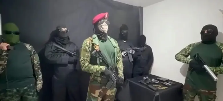 El 3 de julio de 2026, encapuchados que se identificaron como los “Comandos Armados del Pueblo” grabaron un video con amenazas a la guerrilla, a “Chuzo” y “Cigarrillo”. IMAGEN TOMADA DE VIDEO.