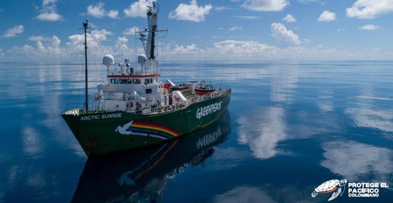 El barco mide 49,62 metros de largo, su velocidad máxima es de 11 nudos y pesa 949 toneladas. Foto: Cortesía Greenpeace