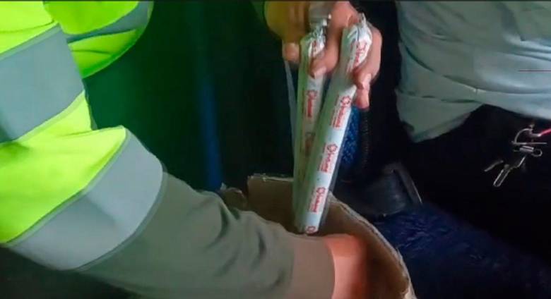 Las barras de indugel fueron encontradas en un bus de servicio público. FOTO Cortesía Policía Antioquia