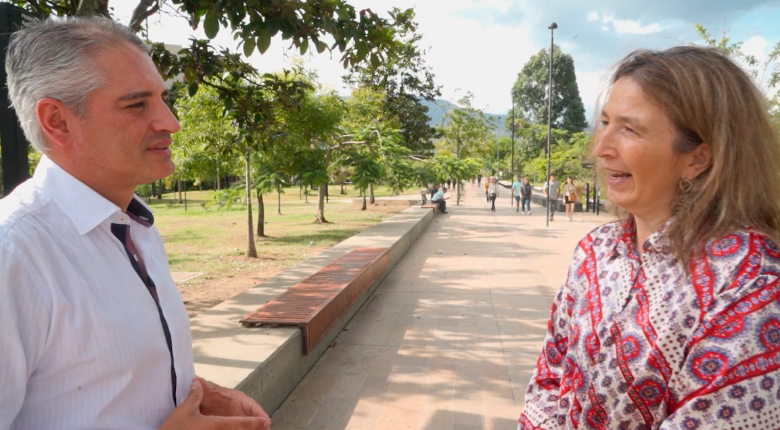 El candidato a la Gobernación de Antioquia, Andrés Julián Rendón; y la directora de EL COLOMBIANO, Luz María Sierra. FOTO: Captura de video