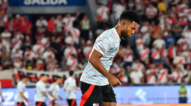 Miguel Ángel Borja durante el calentamiento, antes del duelo frente a Deportivo Riestra, por la décima fecha de la Liga Argentina. FOTO TOMADA X @RiverPlate