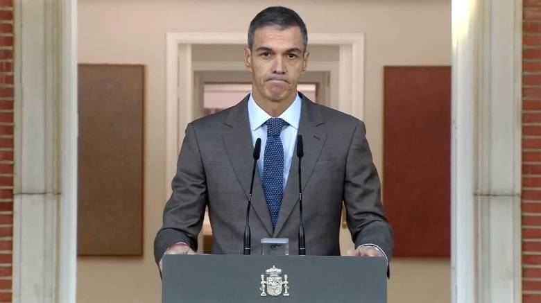 El presidente del Gobierno de España, Pedro Sánchez, anunció elecciones generales anticipadas para el próximo 29 de noviembre tras la derrota de sus medidas de emergencia sobre vivienda. FOTO: AFP. 
