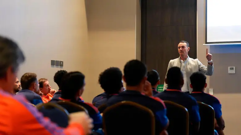 Wílmar Roldán capacitó a la Selección Colombia sobre nuevas reglas arbitrales para el Mundial 2026