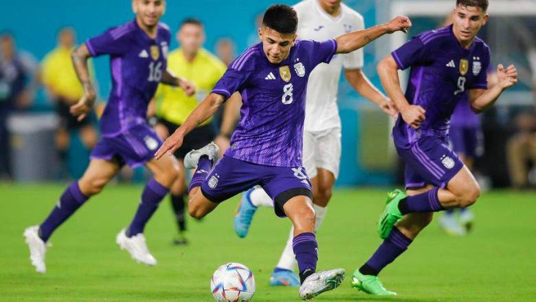 El jugador Thiago Almada fue convocado a última hora por la lesión de Joaquin Correa en la Selección de Argentina. FOTO TOMADA SELECCIÓN ARGENTINA 