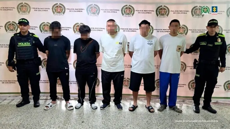 Los cinco capturados fueron presentados ante un juez que les dictó medida de aseguramiento en centro carcelario. FOTO Cortesía Fiscalía