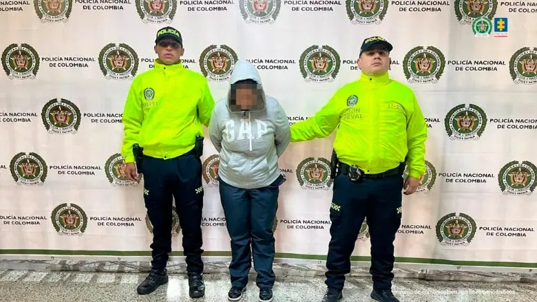 La médica fue capturada por orden judicial en Sabaneta, tras ser señalada como presunta responsable de causar la muerte a la víctima. FOTO Cortesía Fiscalía